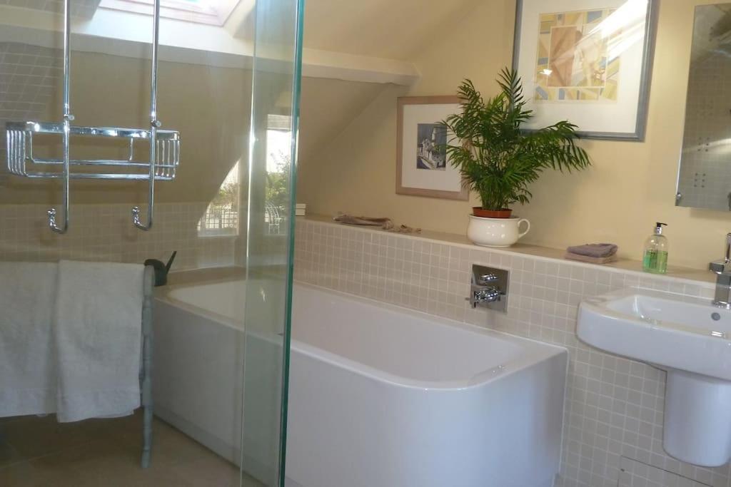 No. 27'S Self-Catering Flat For A Memorable Break. Lejlighed Bridport Eksteriør billede